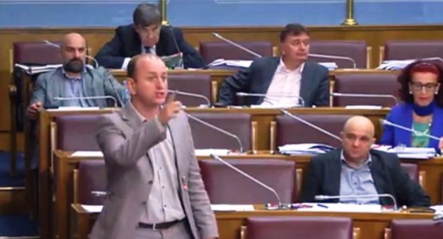 Knežević tuži režimske medije