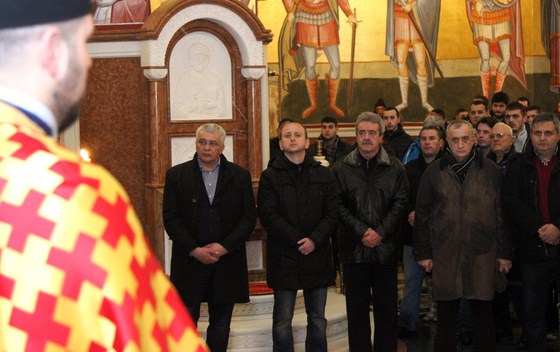 Uprkos nevremenu, veliki broj ljudi na dočeku Srpske Nove godine (VIDEO)