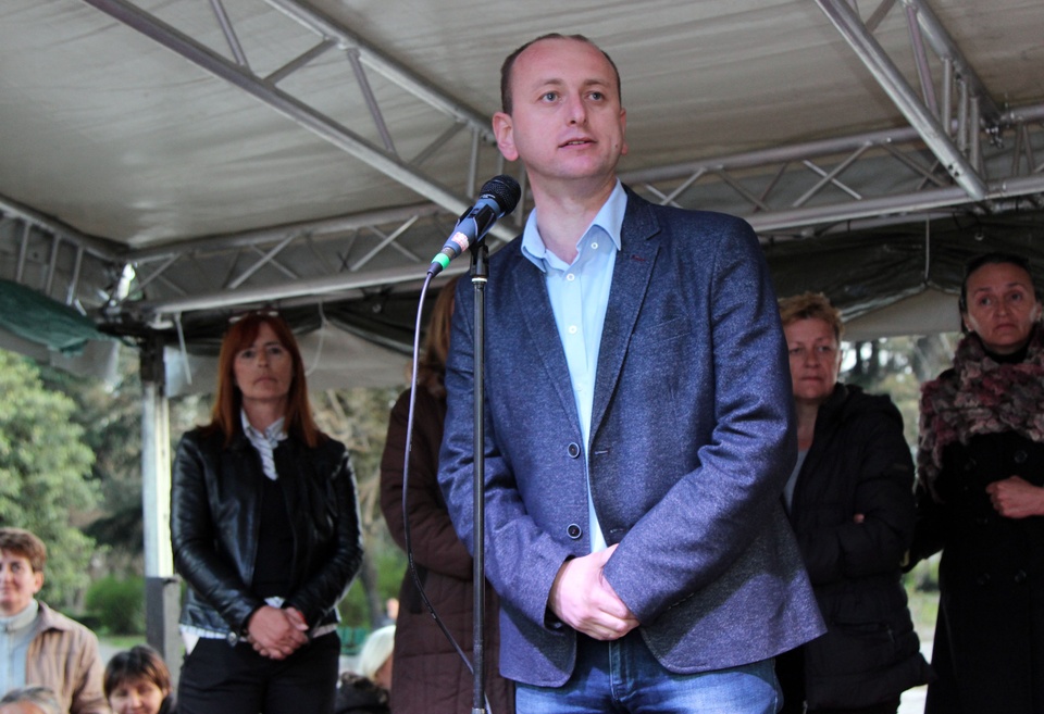 Knežević: Neka Đukanović proda penthaus u Dubaiju i eto novca za naknade majkama