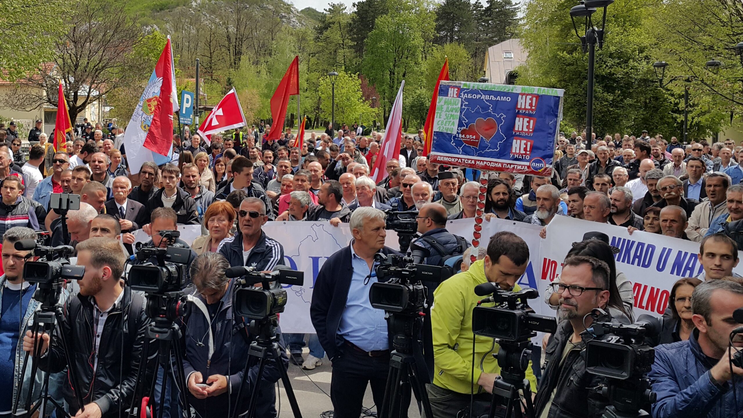 Protest na Cetinju protiv sramne odluke o ulasku CG u NATO