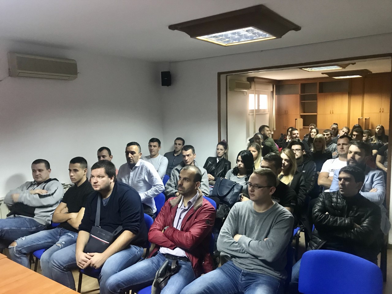 Кнежевић са младима ДНП-а: Млади су веома битан фактор на политичкој сцени